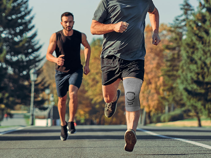 Two Men Wearing the Knee Sleeves With Recovery Function When Running