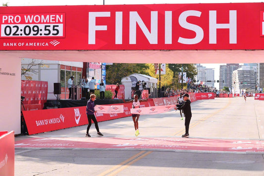 Kenya’s Ruth Chepngetich shatters women’s marathon world record in Chicago！